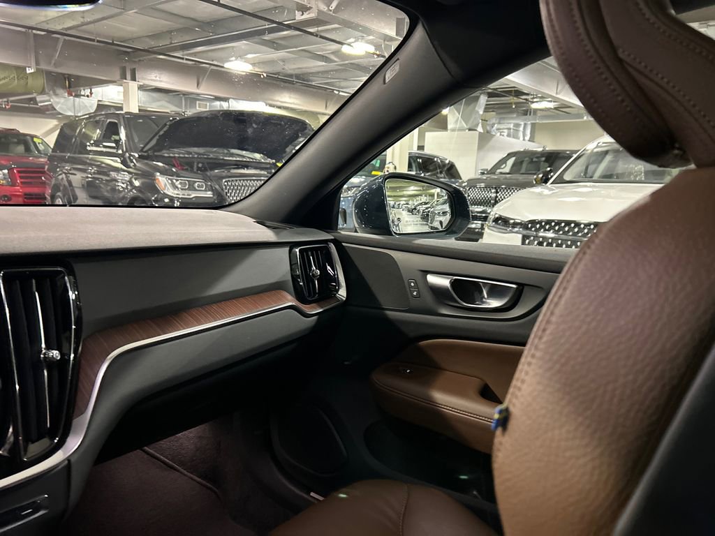Certified 2025 Volvo V60 B5 Cross Country Plus AWD/4WD image 25