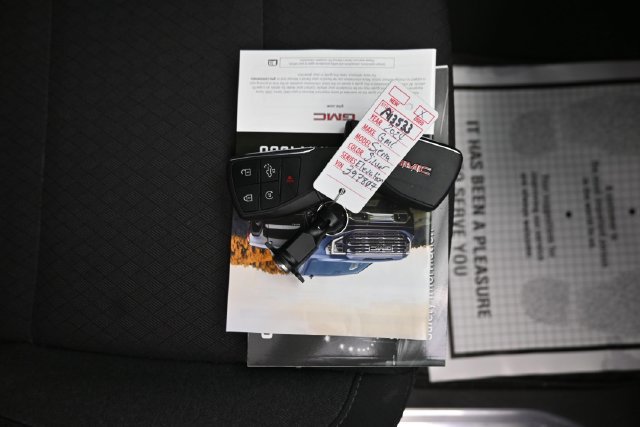 Used 2024 GMC Sierra 1500 Elevation AWD/4WD image 9