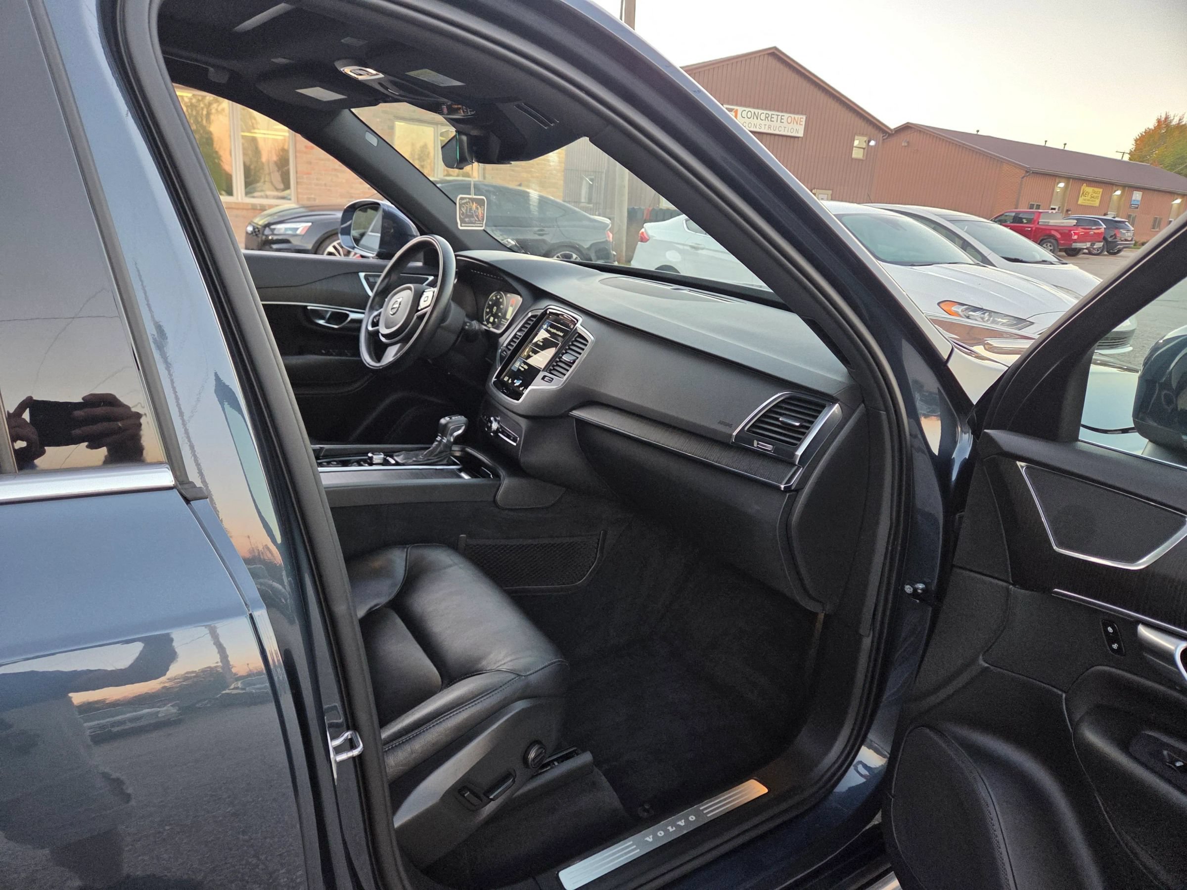 Used 2020 Volvo XC90 T5 Momentum w/ Protection Package AWD/4WD image 20