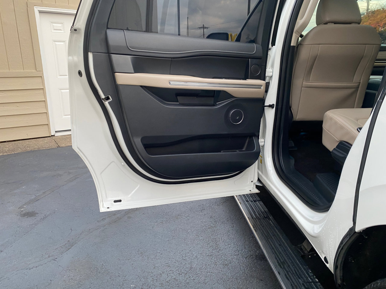 Used 2022 Ford Expedition Max Limited image 34