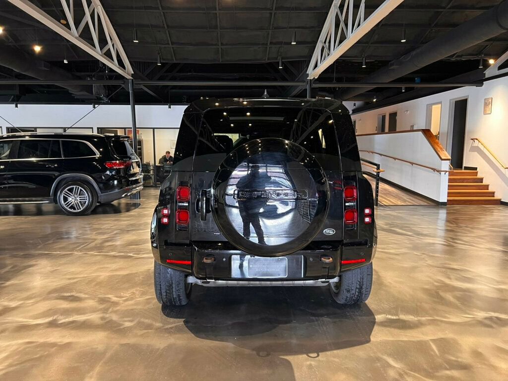 Used 2023 Land Rover Defender 110 X-Dynamic SE image 4