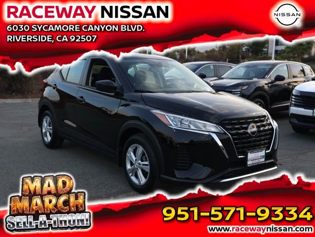 New 2025 Nissan Kicks Play S