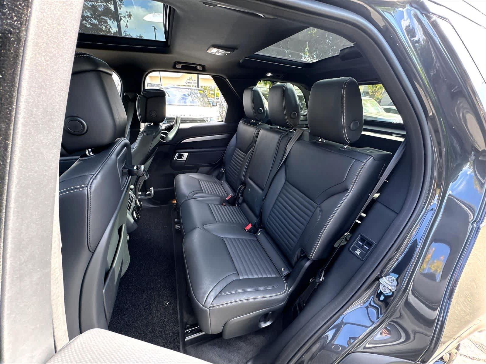 New 2026 Land Rover Discovery Dynamic SE AWD/4WD image 12