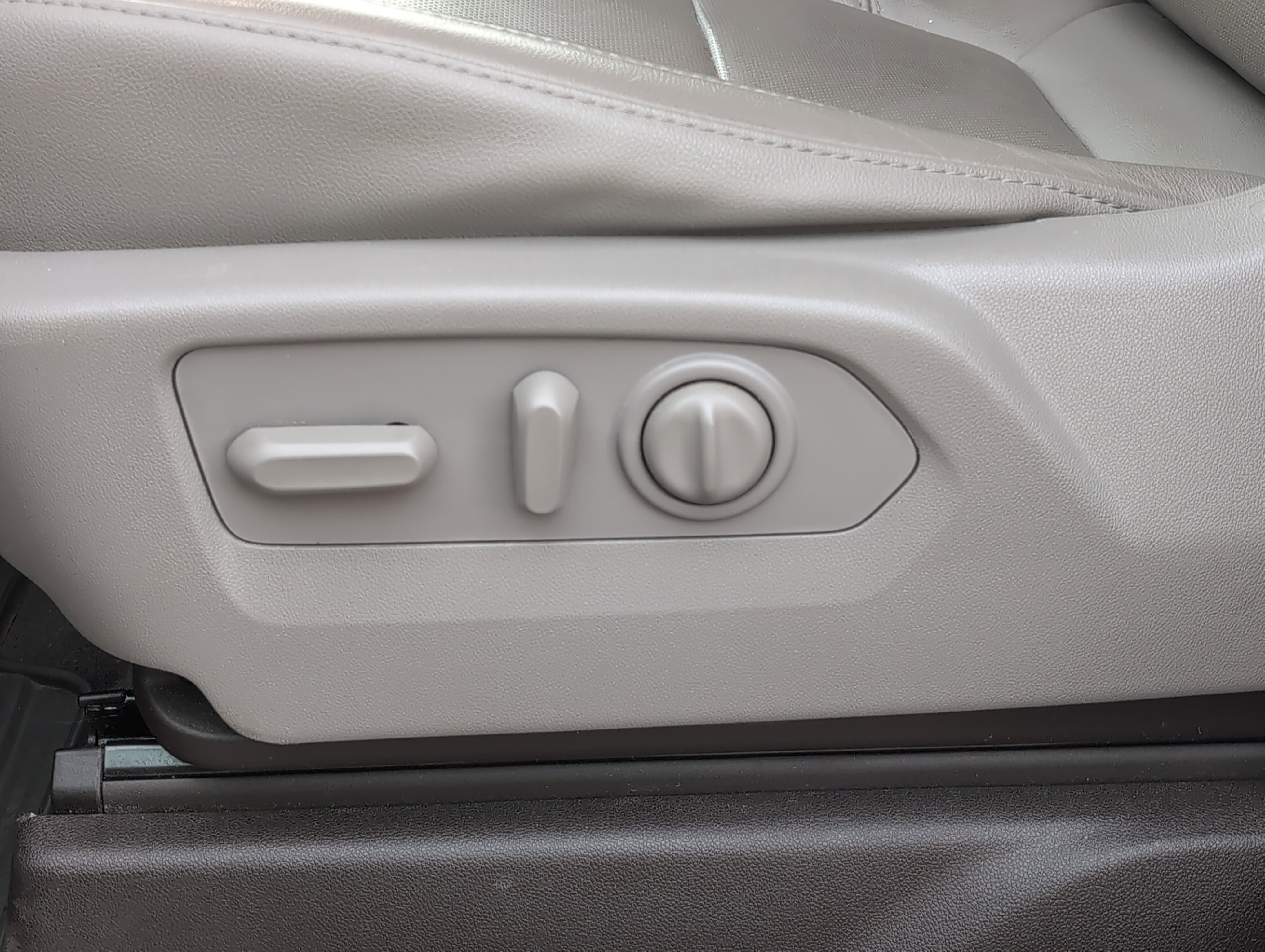 Used 2019 Chevrolet Silverado 1500 LTZ w/ LTZ Plus Package image 10