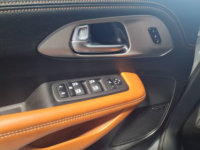 Used 2025 Chrysler Pacifica Pinnacle AWD/4WD image 8