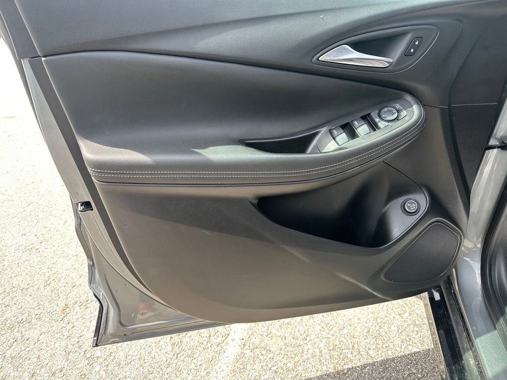 Used 2024 Buick Encore GX Sport Touring AWD/4WD image 11