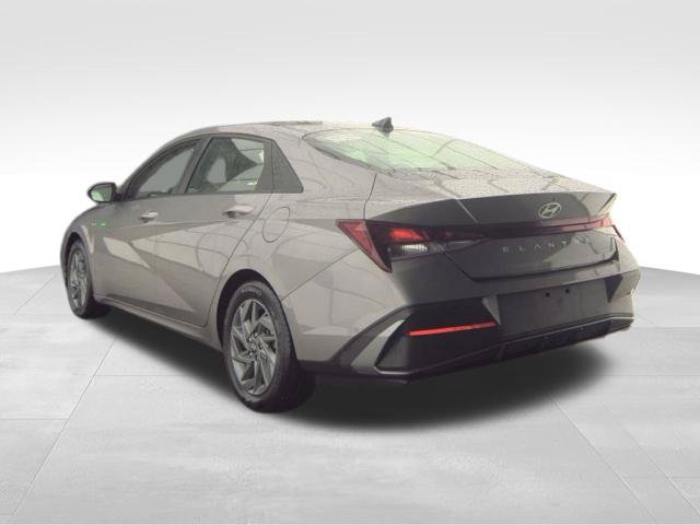 Used 2024 Hyundai Elantra SEL FWD image 5