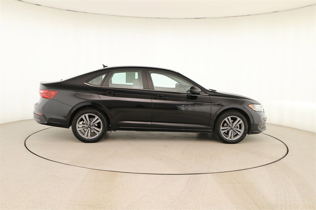Used 2023 Volkswagen Jetta SE image 8