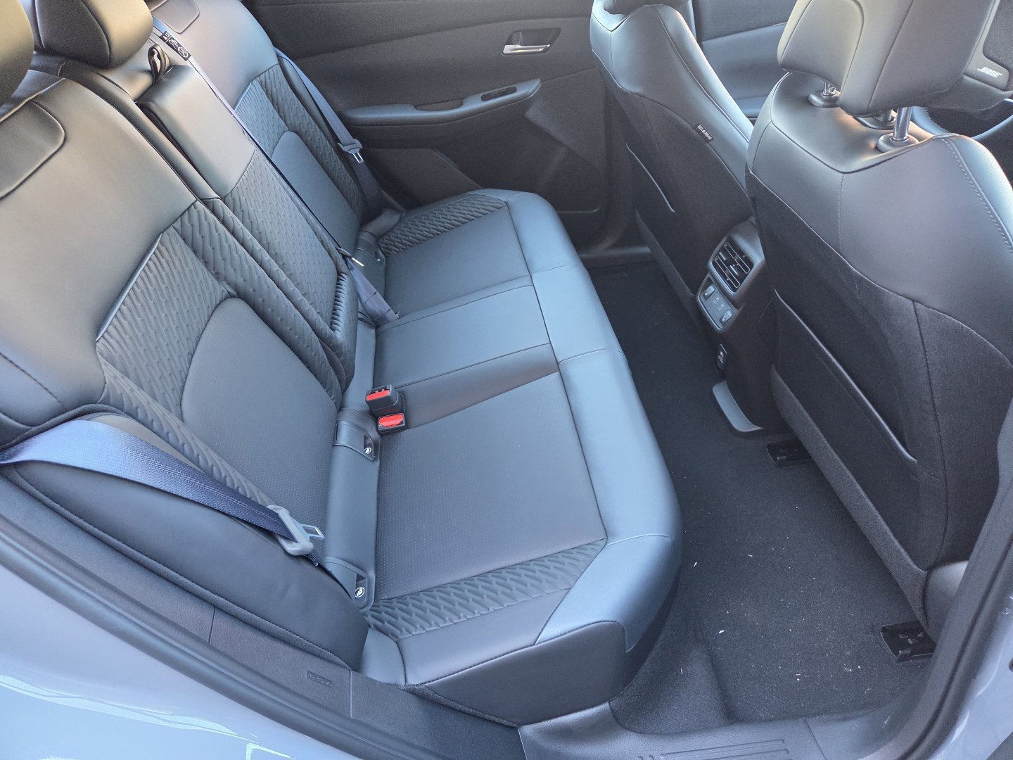 New 2026 Nissan Leaf Platinum+ w/ Cargo Package (Platinum+) FWD image 23