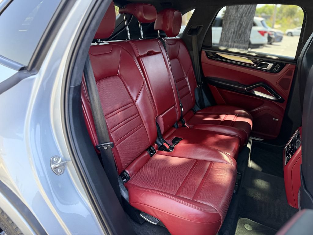 Used 2021 Porsche Cayenne Turbo AWD/4WD image 16