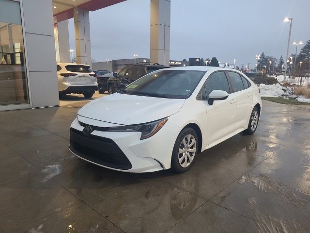 Used 2024 Toyota Corolla LE image 3