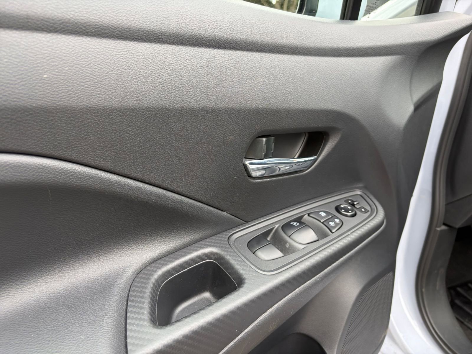 Used 2025 Nissan Versa SV FWD image 18