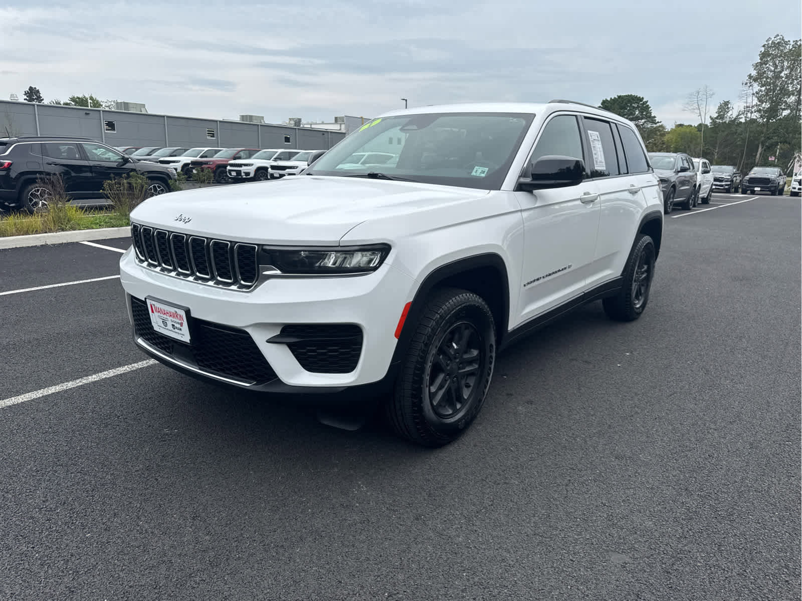 Certified 2023 Jeep Grand Cherokee Laredo image 5