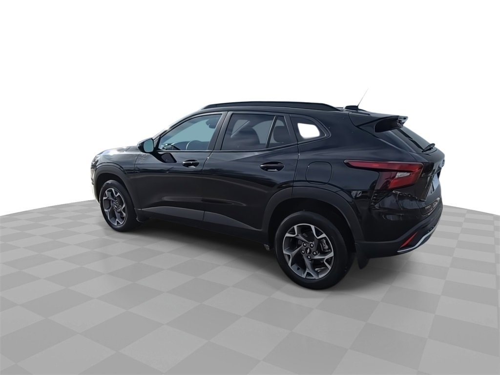 Used 2025 Chevrolet Trax LT w/ Driver Confidence Package image 6
