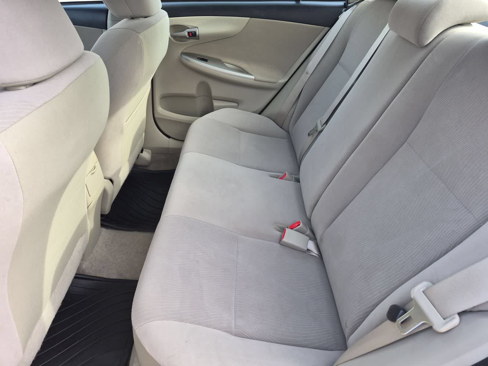 Used 2013 Toyota Corolla LE FWD image 19