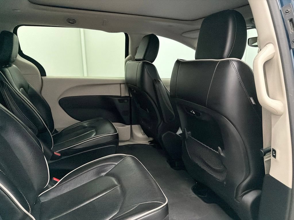Used 2023 Chrysler Pacifica Limited FWD image 30