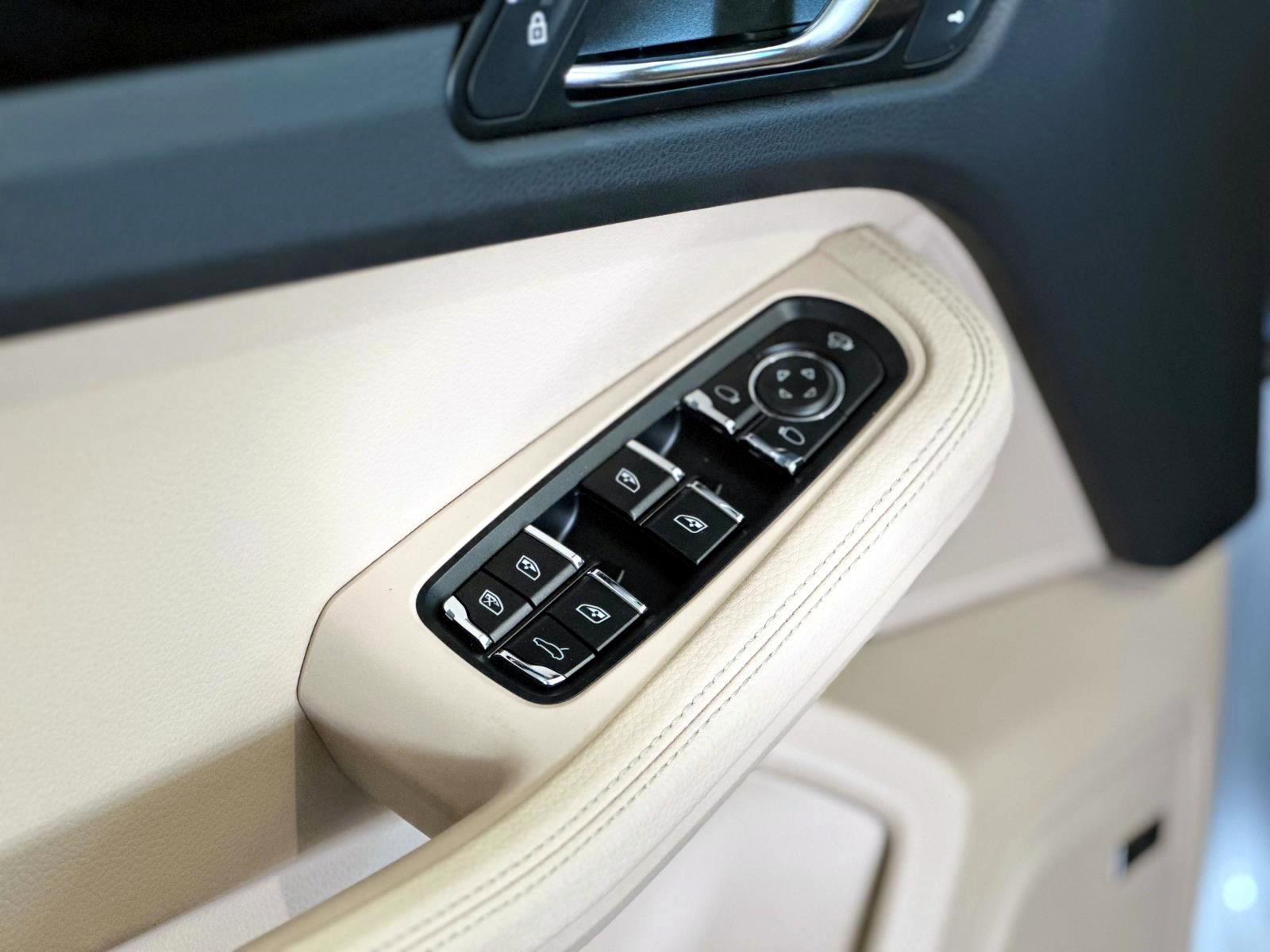 New 2026 Porsche Macan image 19