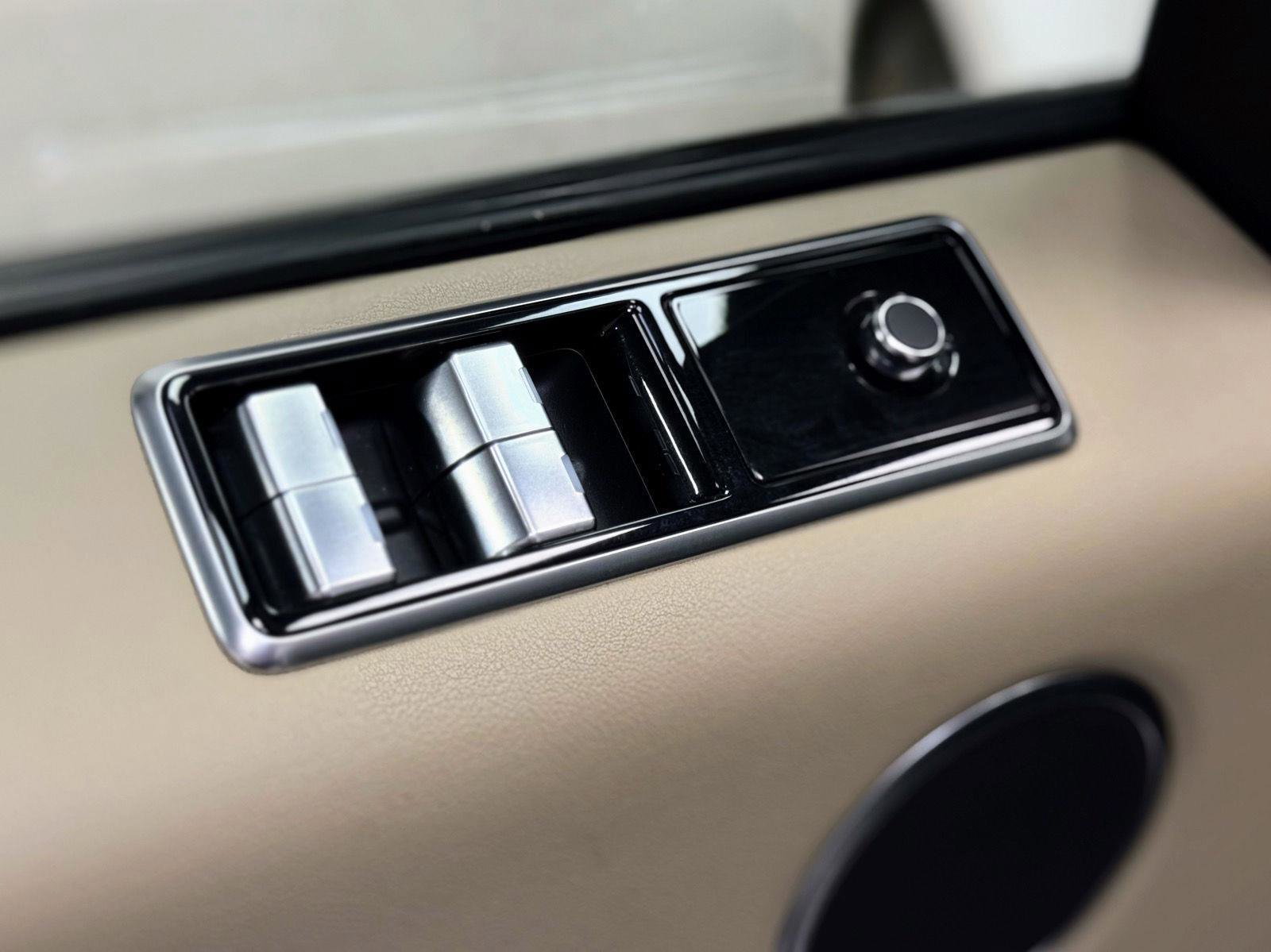 Used 2020 Land Rover Range Rover Sport HSE image 14