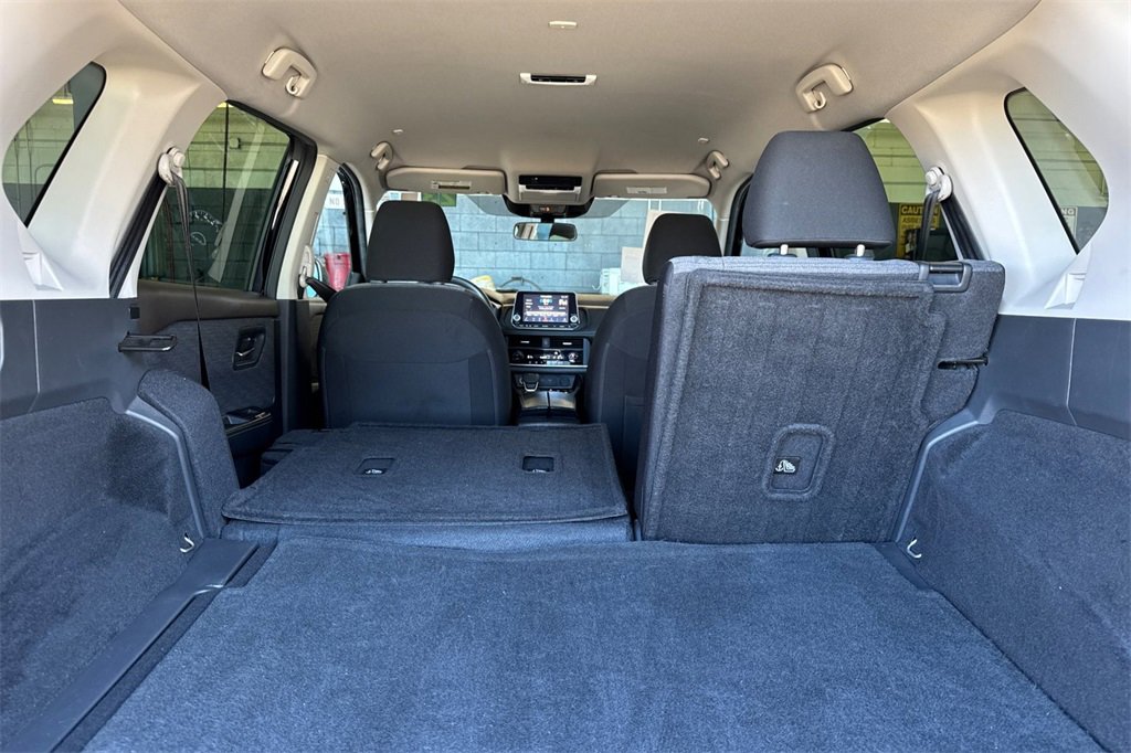 Used 2023 Nissan Rogue SV image 20