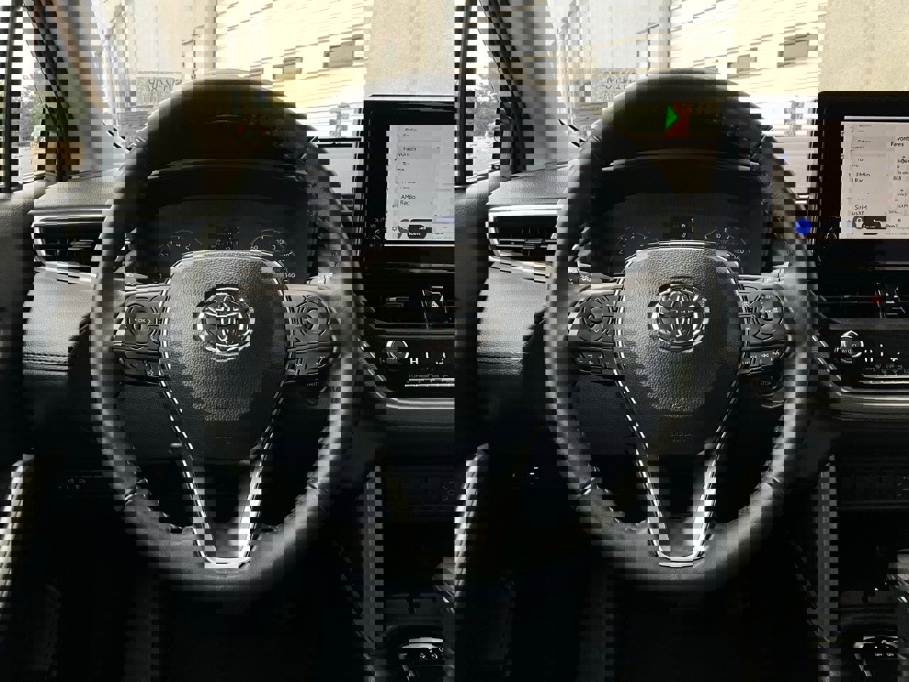 Used 2025 Toyota Corolla Cross LE image 31