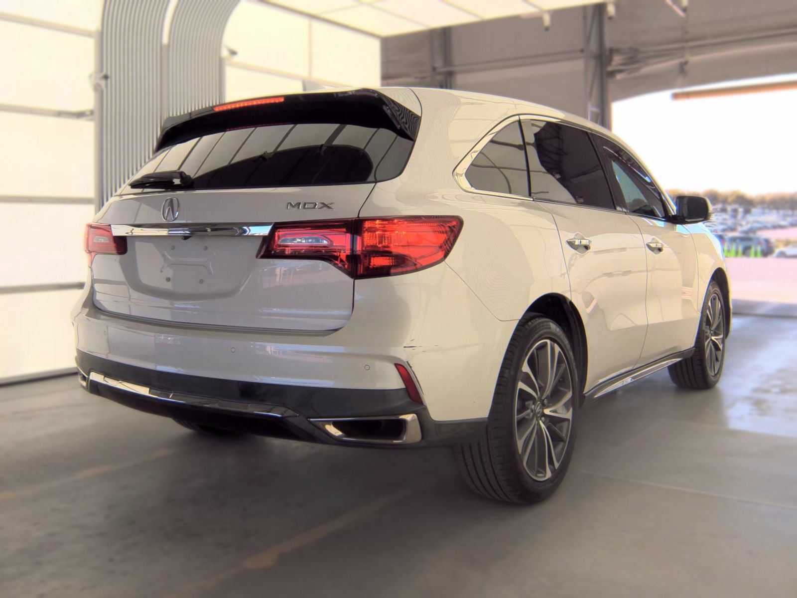Used 2020 Acura MDX w/ Technology Package FWD image 3
