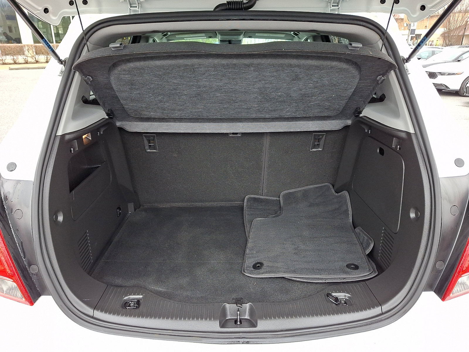 Used 2021 Chevrolet Trax LT w/ Redline Edition image 28