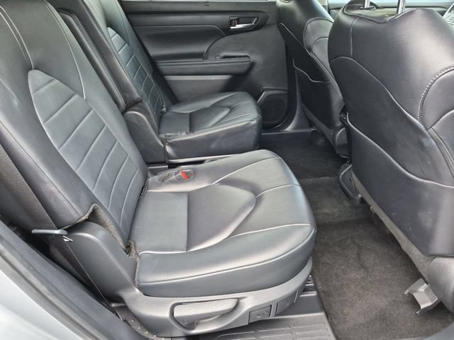 Certified 2024 Toyota Highlander XLE AWD/4WD image 29