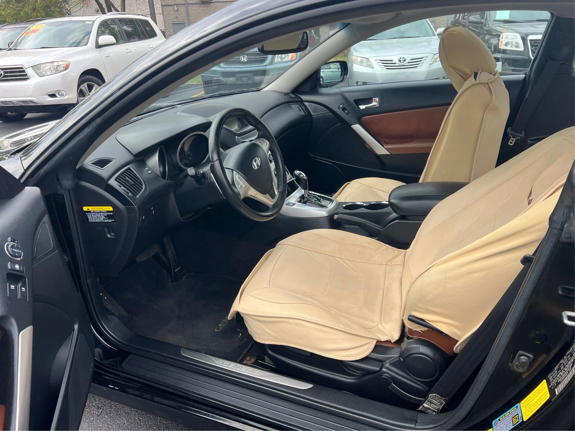 Used 2010 Hyundai Genesis 3.8 RWD image 10
