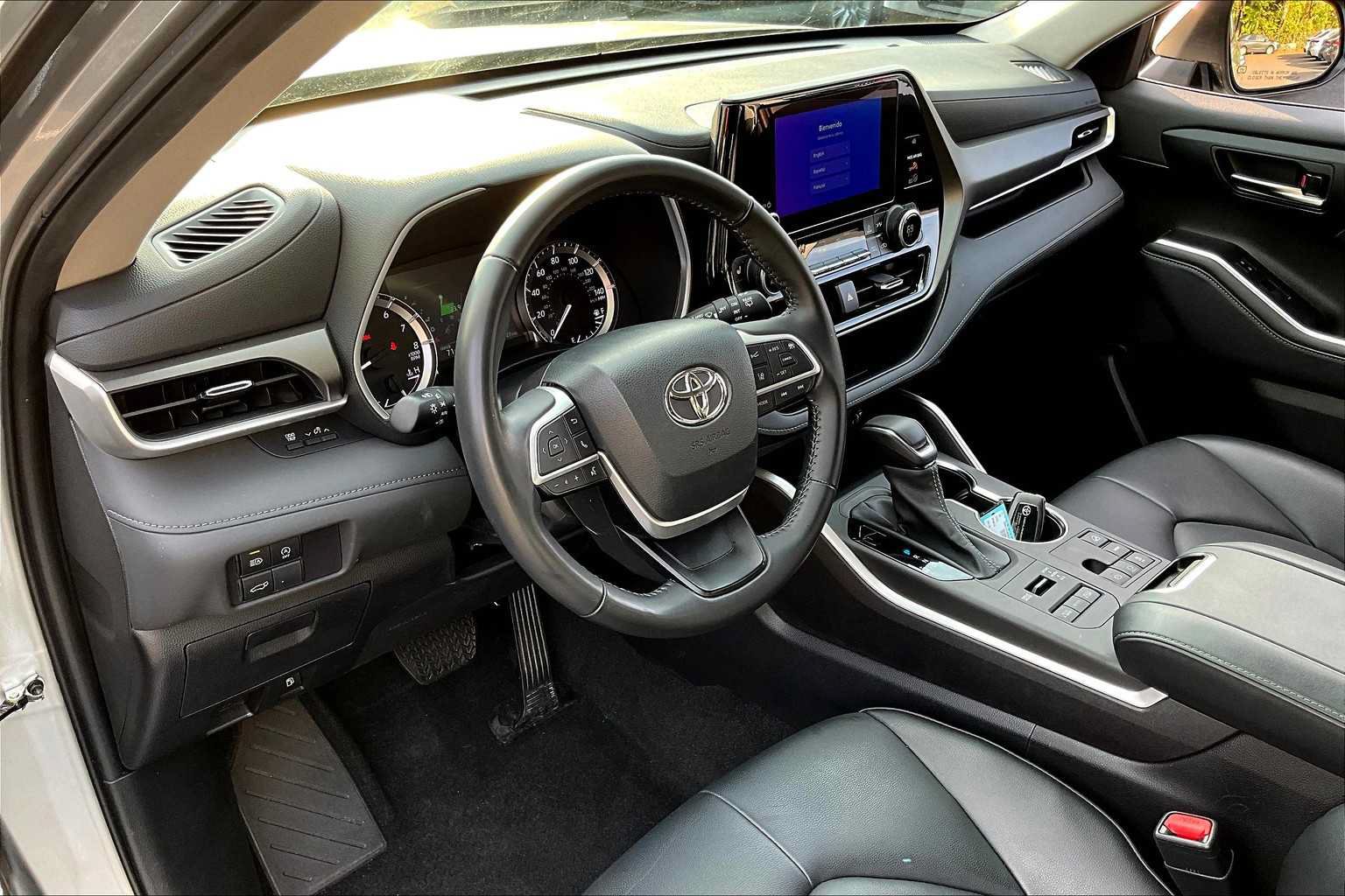 Used 2023 Toyota Highlander XLE AWD/4WD image 17