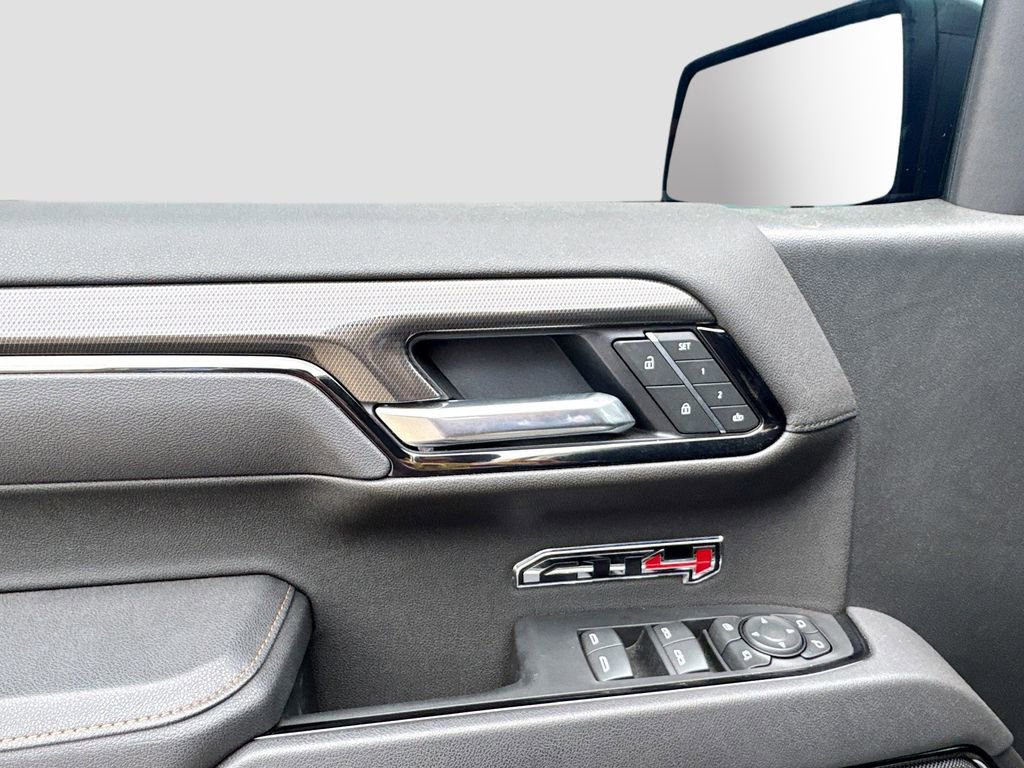 Used 2025 GMC Sierra 1500 AT4 image 9