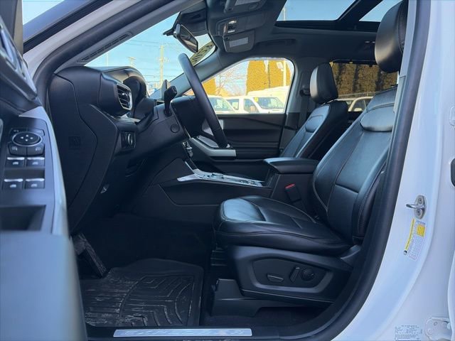 Used 2023 Ford Explorer Limited w/ Limited Technology Package image 17