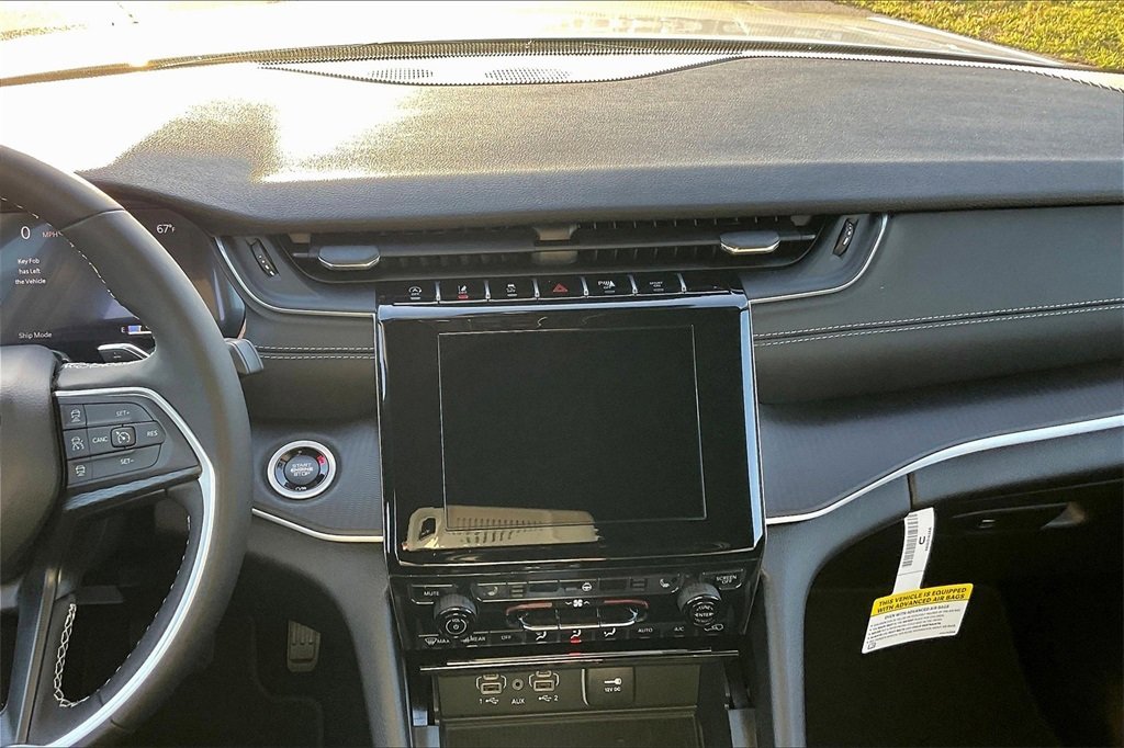 New 2025 Jeep Grand Cherokee Altitude image 7