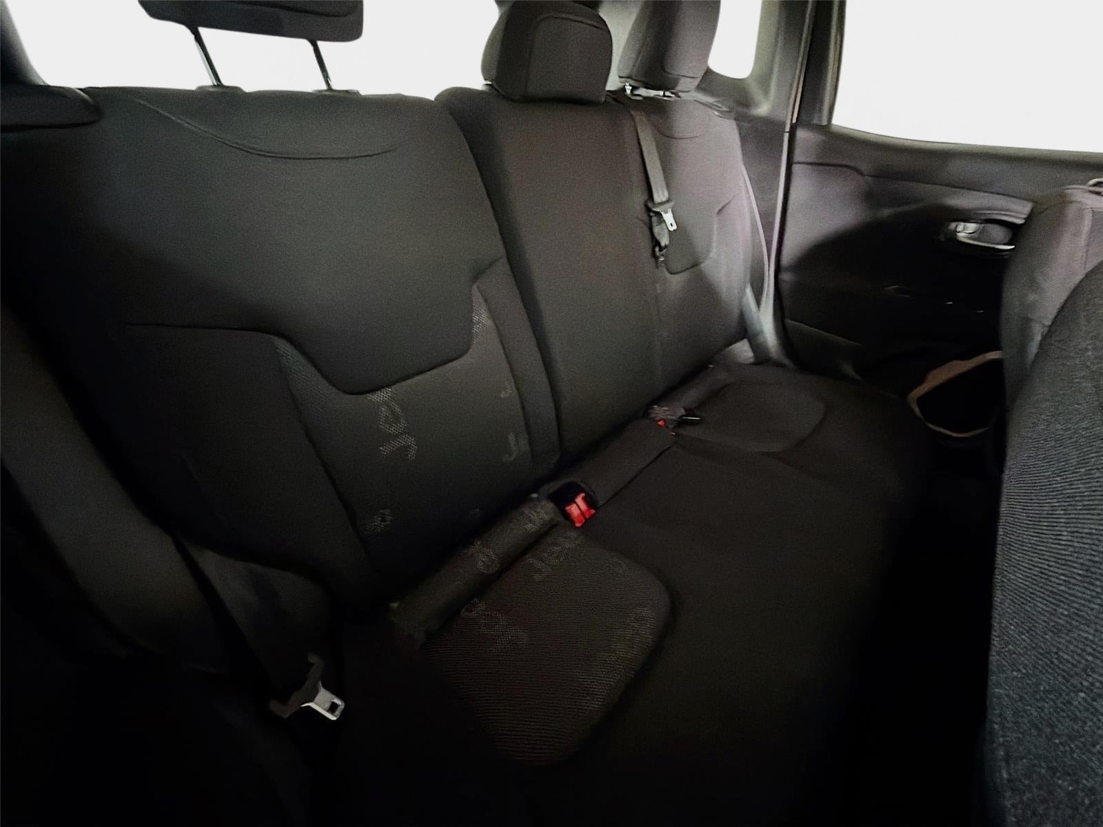 Used 2015 Jeep Renegade Latitude FWD image 24
