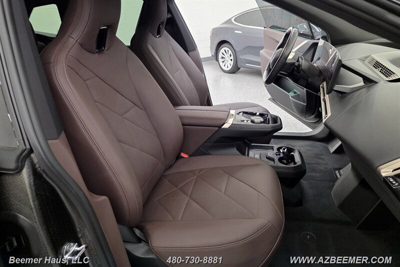Used 2024 BMW iX xDrive50 AWD/4WD image 26