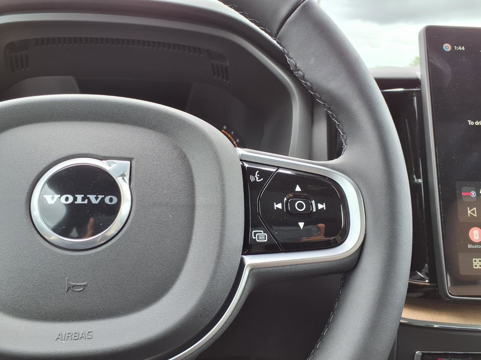 New 2026 Volvo XC60 B5 Core w/ Climate Package AWD/4WD image 16