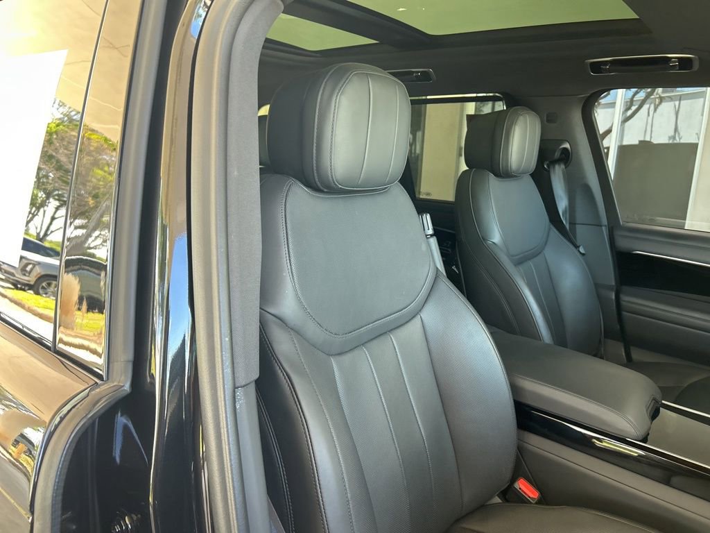 Used 2024 Land Rover Range Rover SE AWD/4WD image 23