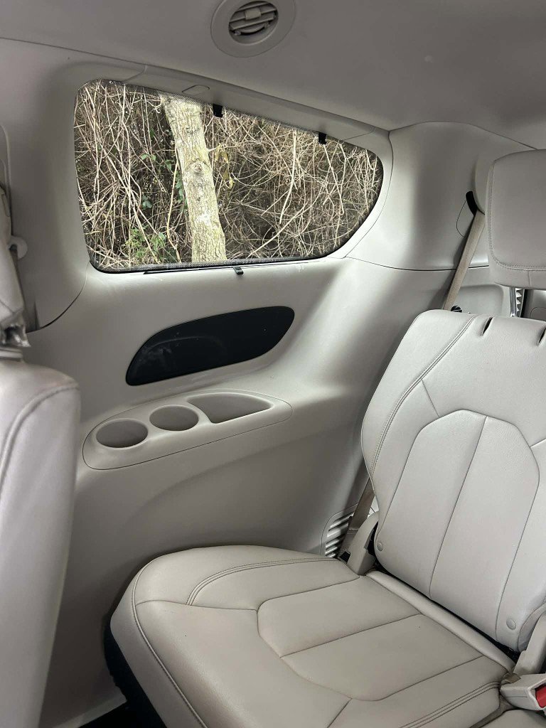 Used 2017 Chrysler Pacifica Touring-L w/ Tire & Wheel Group image 19