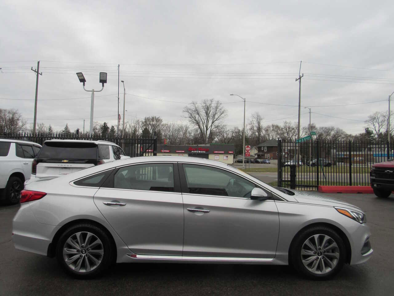 Used 2015 Hyundai Sonata Sport w/ Option Group 03 image 4