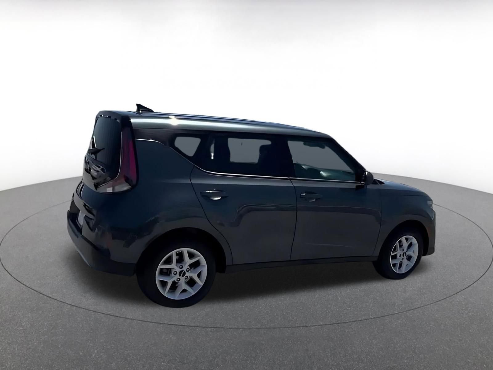 Used 2025 Kia Soul LX w/ LX Technology Package FWD image 12