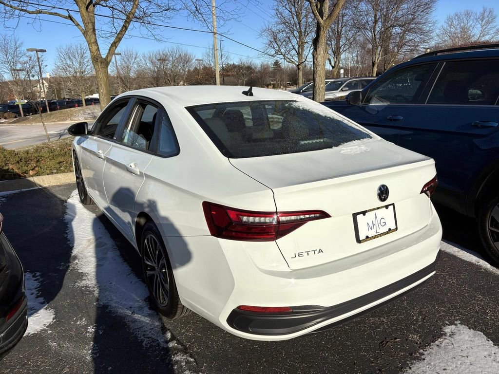 Used 2024 Volkswagen Jetta Sport image 4