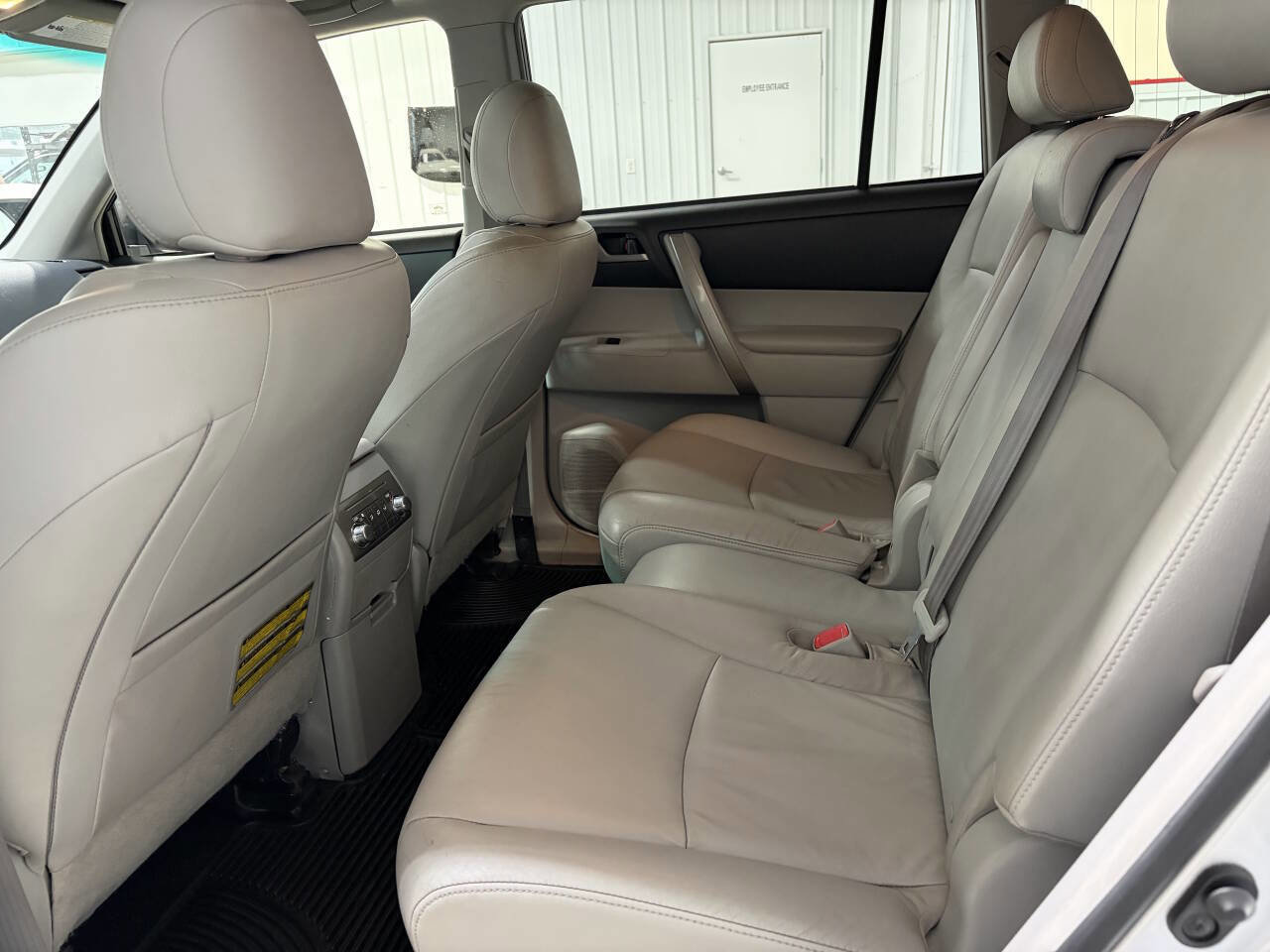 Used 2013 Toyota Highlander 4WD Hybrid image 30