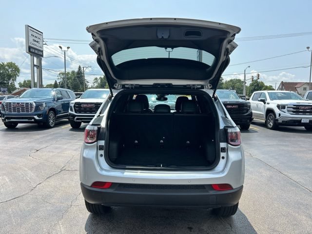 Used 2025 Jeep Compass Limited AWD/4WD image 9