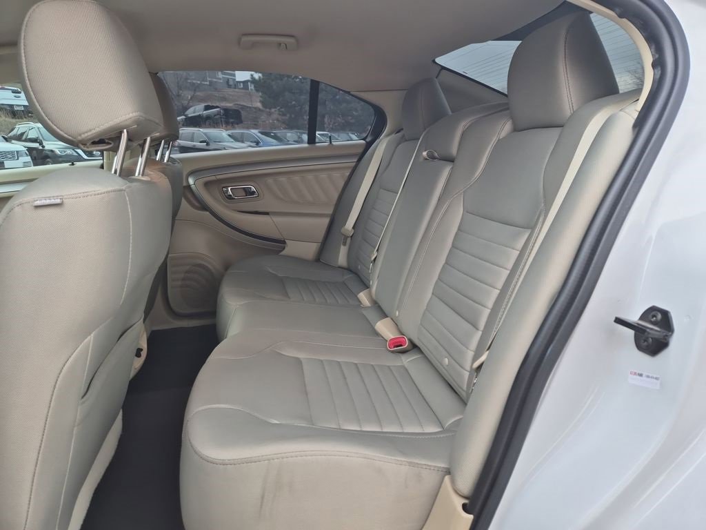 Used 2019 Ford Taurus SE image 21