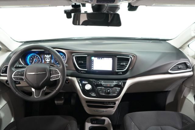 Used 2023 Chrysler Voyager LX FWD image 14