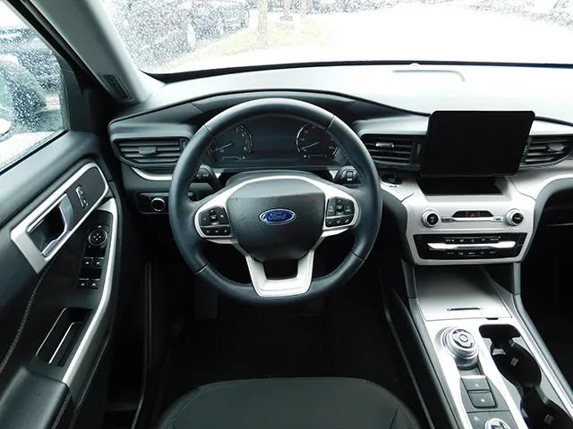 Used 2023 Ford Explorer XLT AWD/4WD image 14