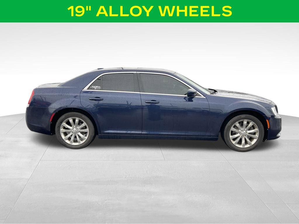 Used 2017 Chrysler 300 Limited image 6
