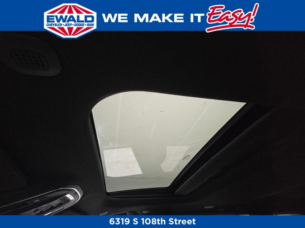 New 2026 Jeep Grand Cherokee Altitude image 13