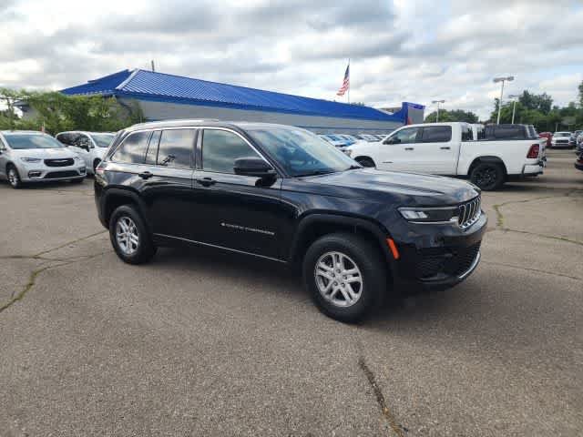Certified 2023 Jeep Grand Cherokee Laredo w/ Trailer Tow Prep Group (B) AWD/4WD image 9