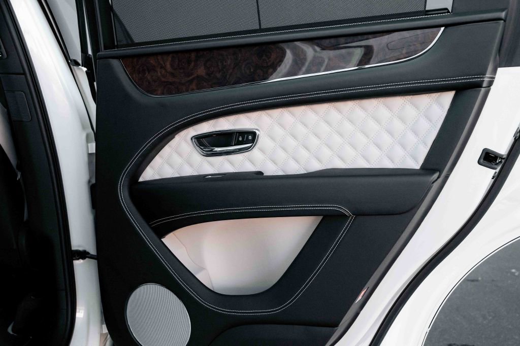 Used 2021 Bentley Bentayga image 38