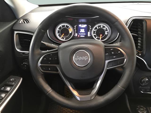 Used 2019 Jeep Cherokee Latitude Plus w/ Cold Weather Group AWD/4WD image 16